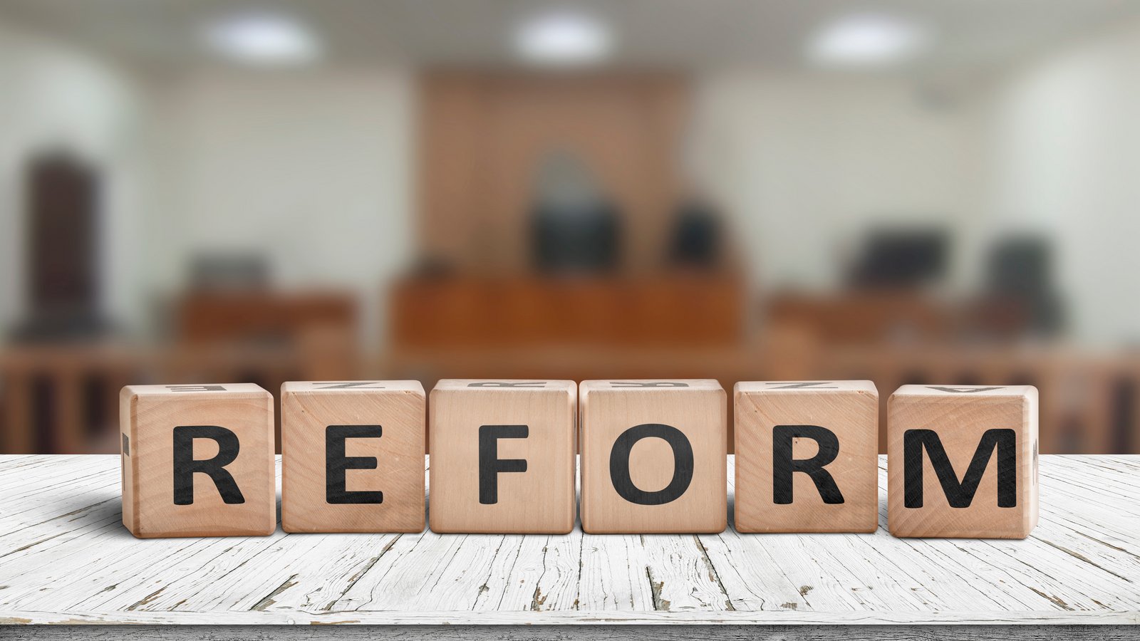 Buchstaben, die zusammengesetzt das Wort Reform bilden