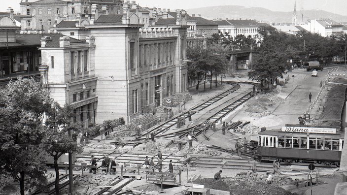 Foto der Gleisbauarbeiten am Uhlplatz bei der Station Josefstädter Straße