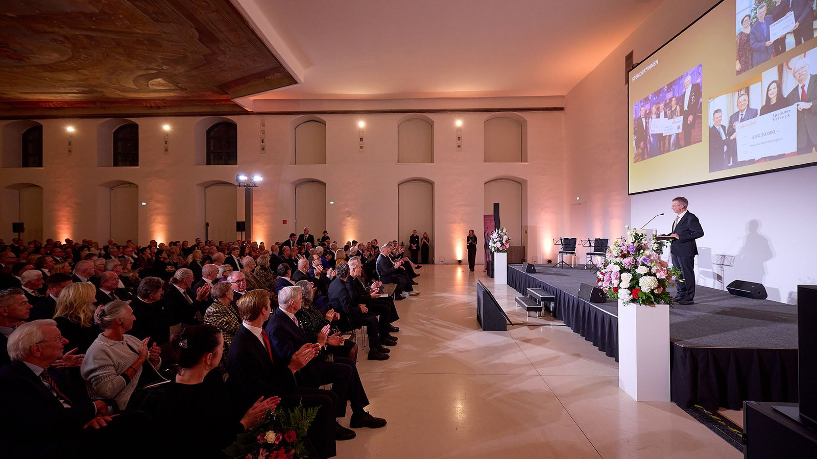 Das Bild zeigt die Feier anlässlich des 150. Jubiläums des Haus der Barmherzigkeit.