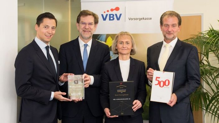 Dominik Hojas (Börsianer) und Andreas Zakostelsky, Michaela Attermeyer und Martin Vörös bei der Überreichung des Börsianer Awards 2019