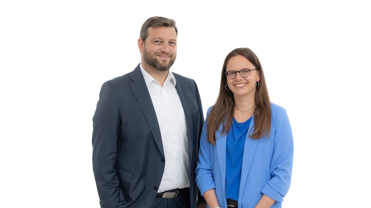 Das Bild zeigt Markus Sumpich und Tiina Heinberg - Das neue CSR-Team der VBV
