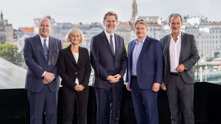 v.l.n.r.: Ronald Laszlo (Mitglied des Vorstands), Michaela Attermeyer (Mitglied des Vorstands), Andreas Zakostelsky (Vorstandsvorsitzender) Christian Reiss (Mitglied des Vorstands), Martin Vörös (Mitglied des Vorstands)
