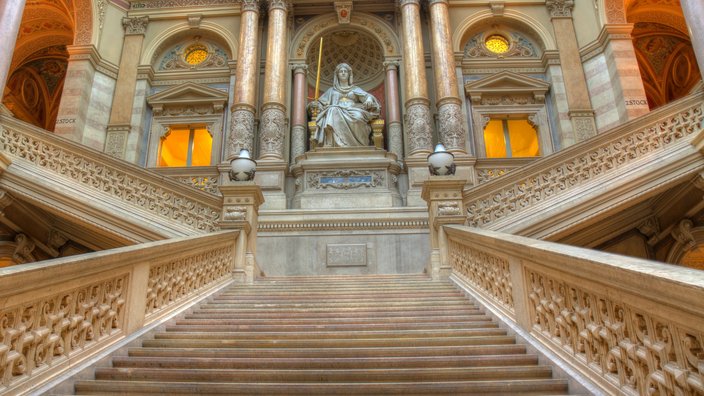 Foto der Justitia-Statue im Justizpalast in Wien